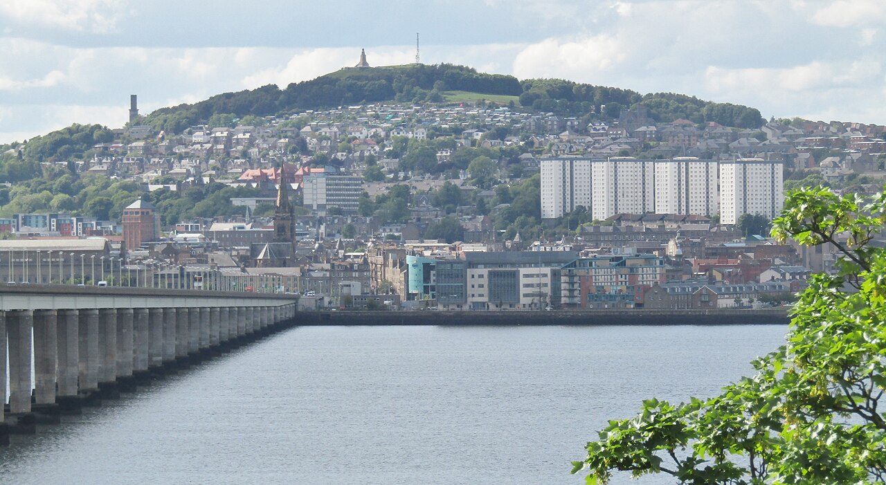 Chauffeured SUV service in Dundee, United Kingdom