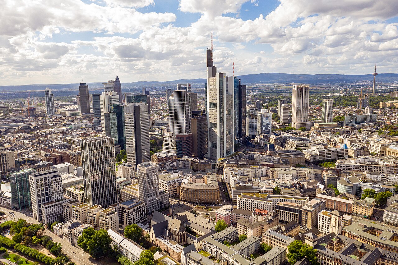 Chauffeured SUV service in Frankfurt, Germany