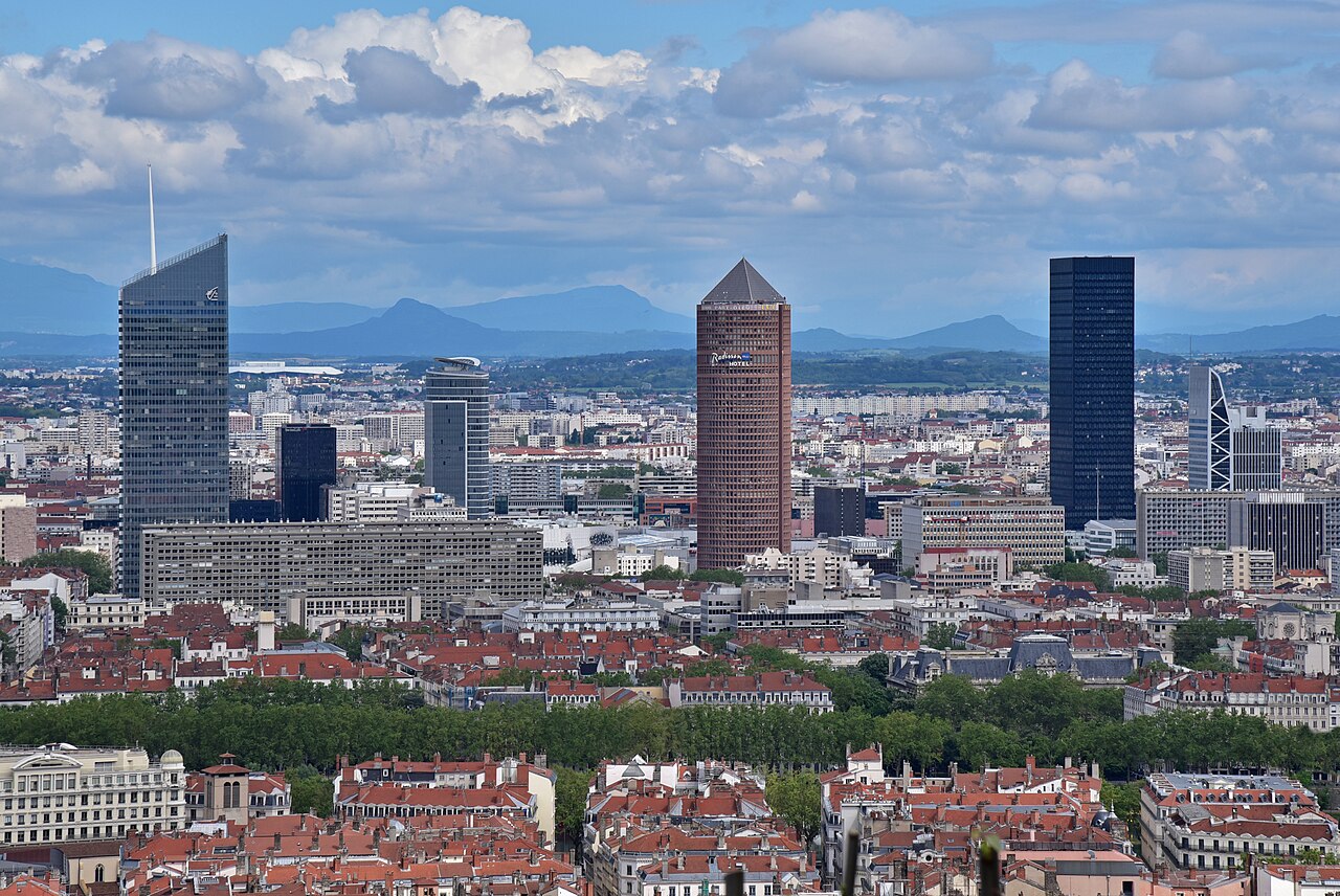 Chauffeured SUV service in Lyon, France