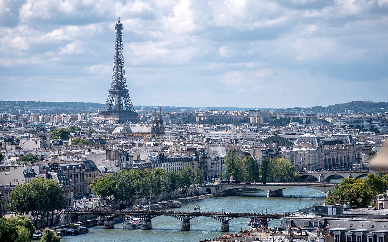 Chauffeured SUV service in Paris, France