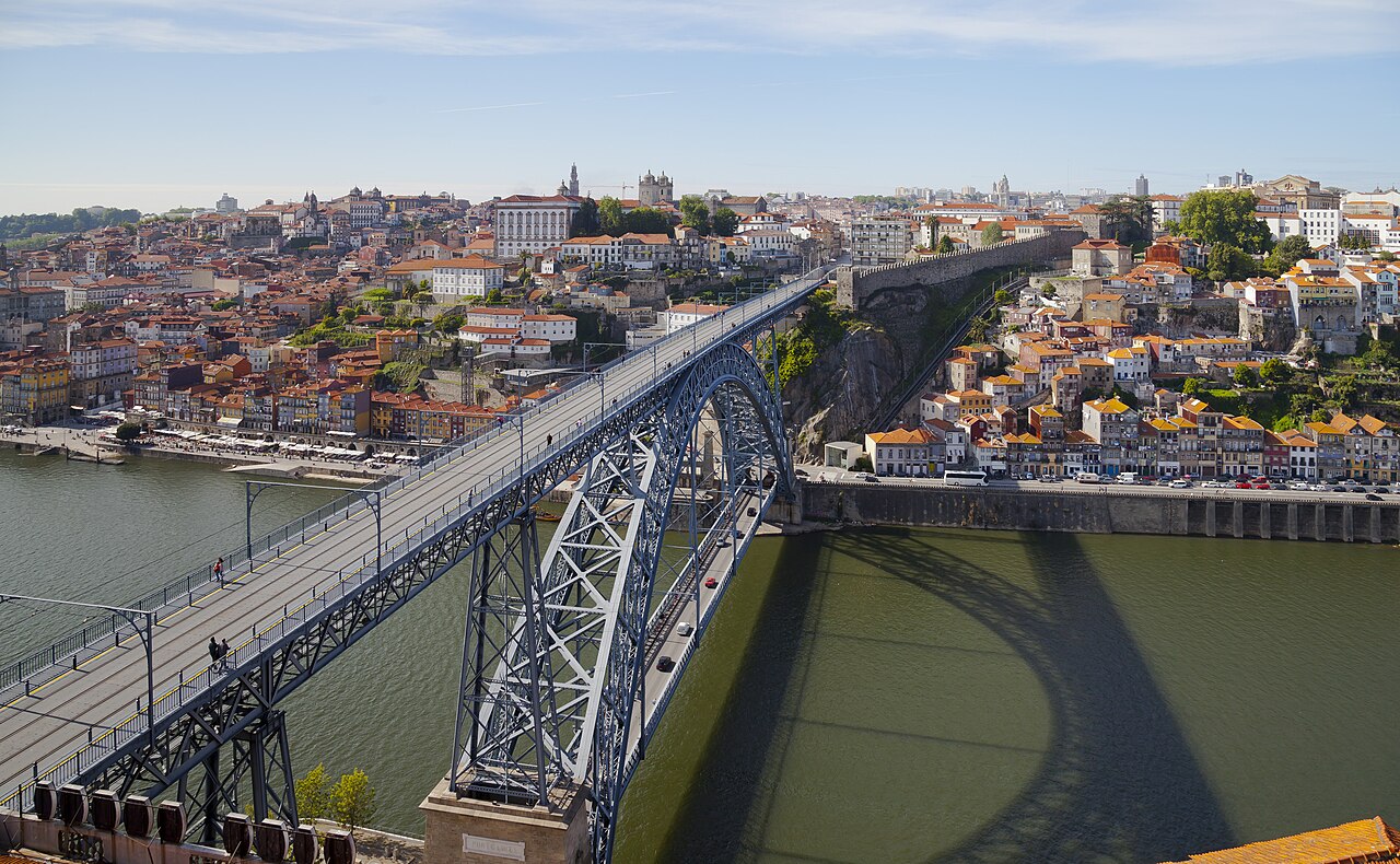 Chauffeured SUV service in Porto, Portugal
