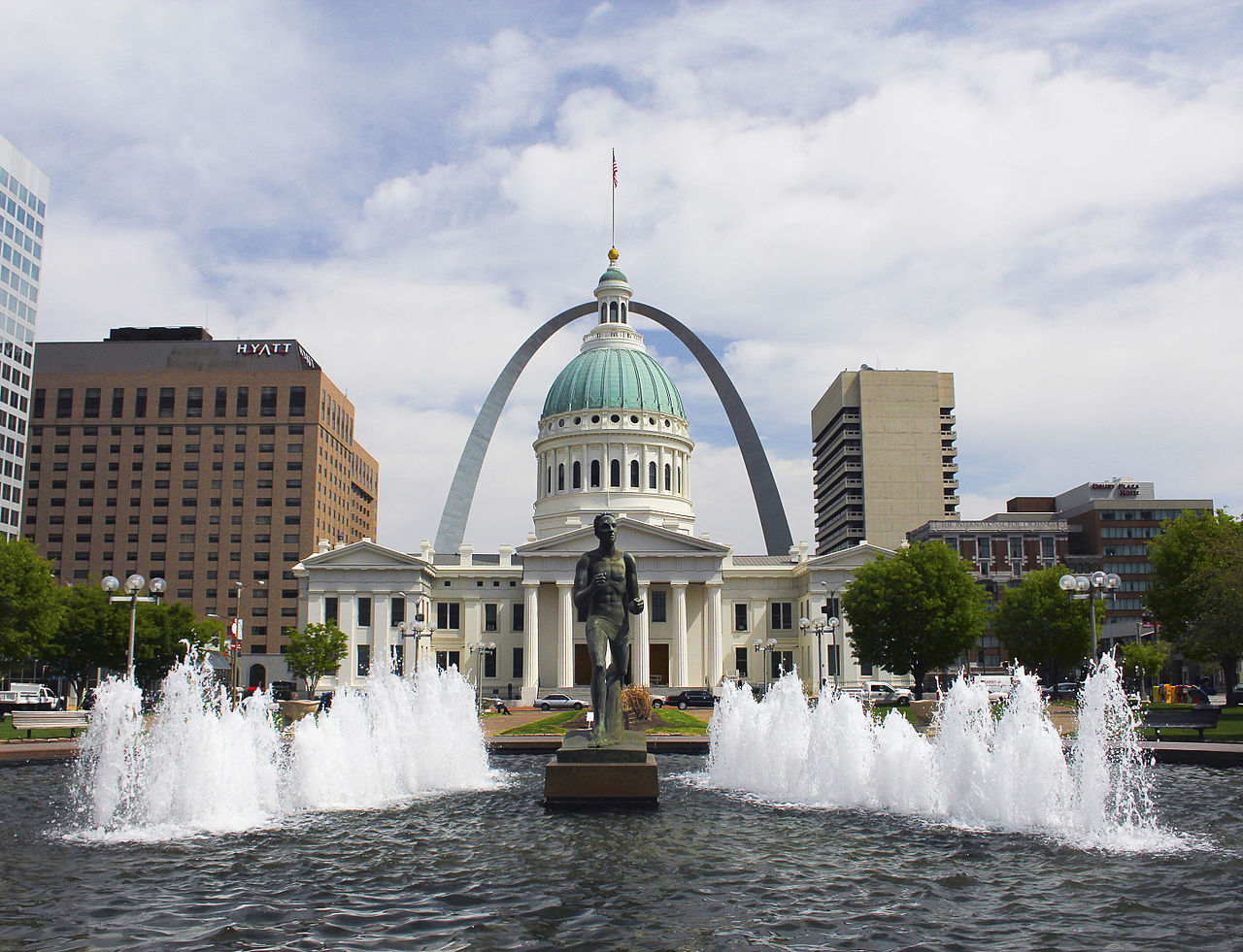 Chauffeured SUV service in St. Louis, United States
