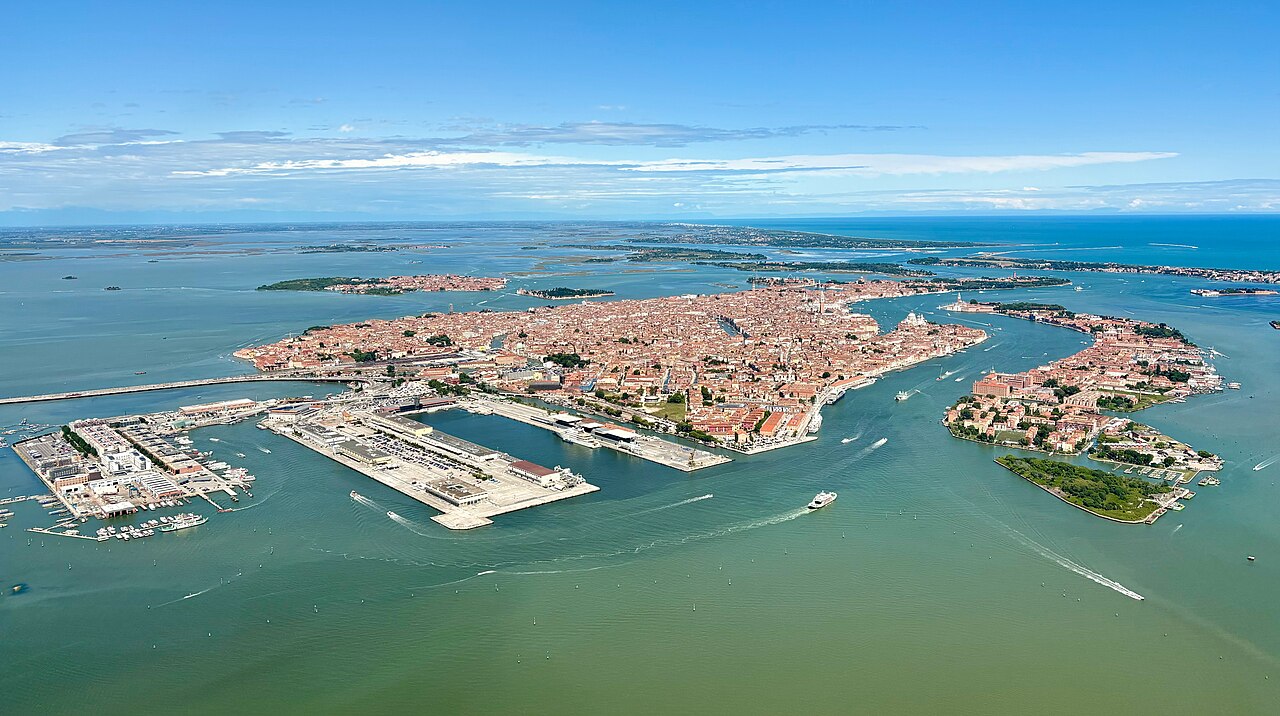 Chauffeured SUV service in Venice, Italy